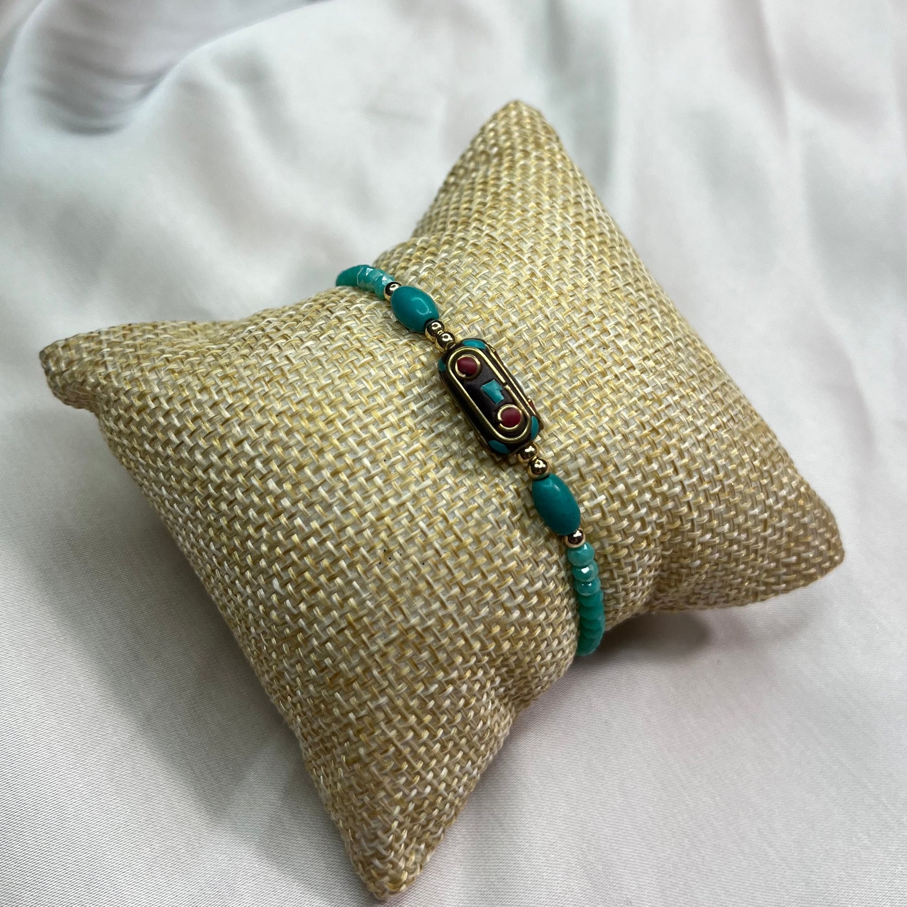 Bracelet in green crystal and Tibetan